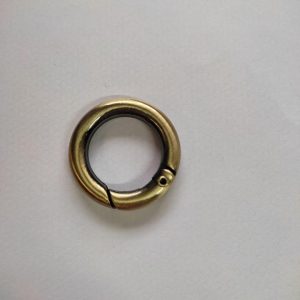 Argola Pequena Dourado Fosco